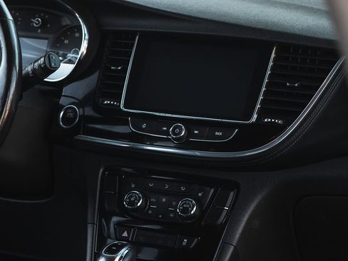 Used 2020 Buick Encore Essence image 11