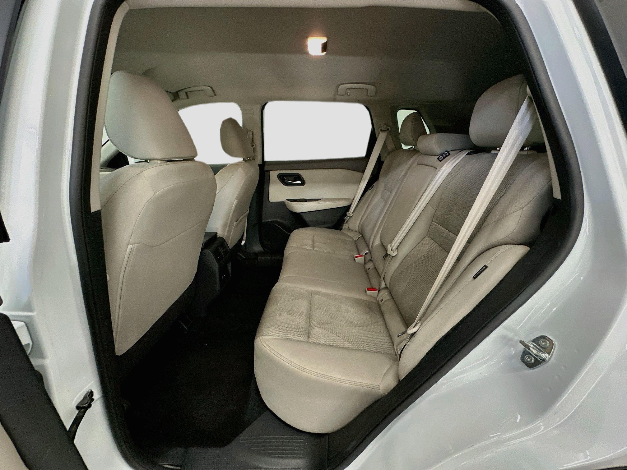 Used 2025 Nissan Rogue SV AWD/4WD image 28