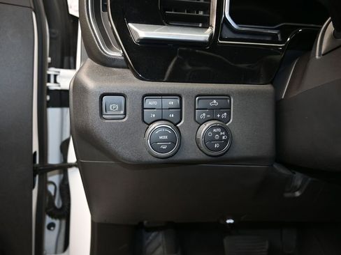 Used 2022 Chevrolet Silverado 1500 RST w/ Z71 Off-Road Package image 13