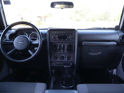 Used 2007 Jeep Wrangler Unlimited Rubicon w/ Dual Top Group AWD/4WD image 17