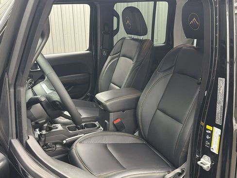 Used 2025 Jeep Wrangler Unlimited Sahara w/ Safety Group AWD/4WD image 32