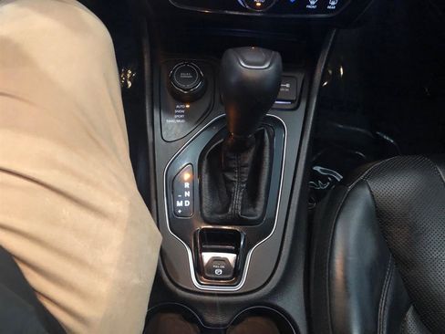 Used 2019 Jeep Cherokee Limited image 19