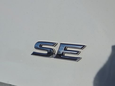 Used 2025 Toyota Camry SE image 9