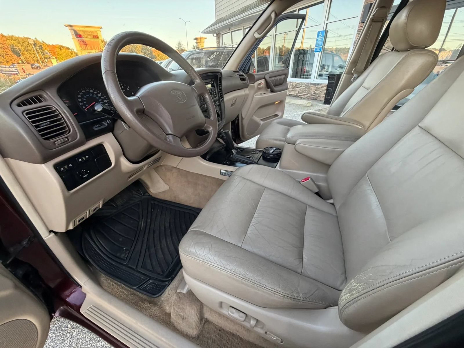 Used 2000 Toyota Land Cruiser w/ Convenience Pkg AWD/4WD image 37