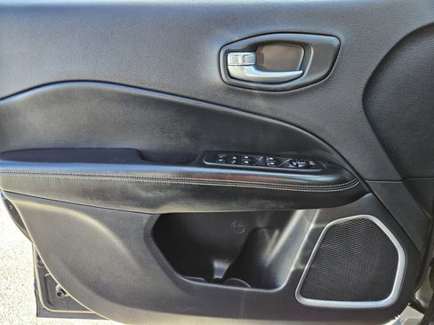 Used 2021 Jeep Compass Sport image 29