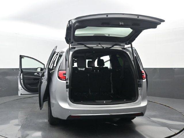 Used 2026 Chrysler Pacifica Limited FWD image 35