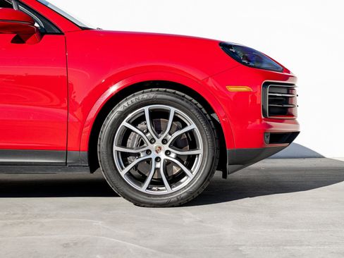 Certified 2024 Porsche Cayenne Coupe image 11