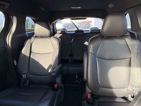 Used 2025 Toyota Sienna XSE w/ XSE Plus Package image 11