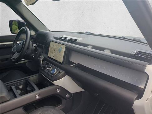 Used 2024 Land Rover Defender 130 X-Dynamic SE AWD/4WD image 24