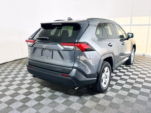 Used 2021 Toyota RAV4 XLE w/ Convenience Package FWD image 3