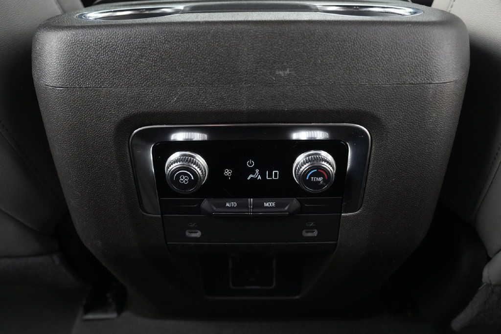 Used 2024 GMC Yukon SLT RWD image 43