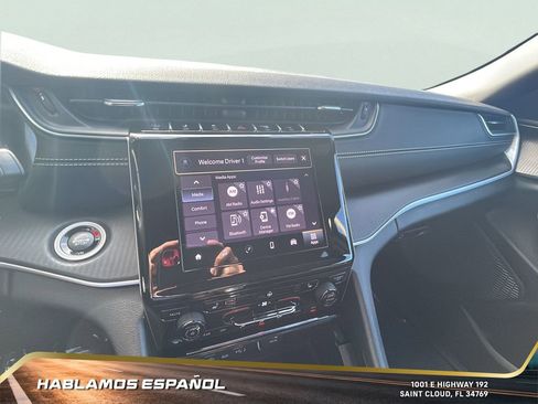 Used 2025 Jeep Grand Cherokee Laredo X w/ Luxury Tech Group I image 21