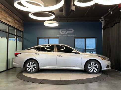 Used 2022 Nissan Altima 2.5 S FWD image 2