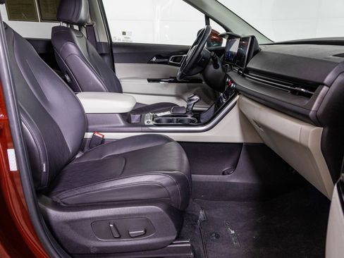 Used 2023 Kia Carnival SX image 45