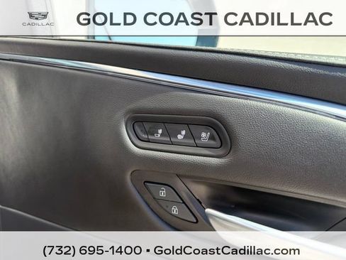 Used 2023 Cadillac Escalade Premium Luxury AWD/4WD image 8