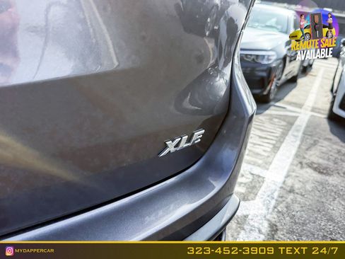 Used 2019 Toyota Highlander XLE FWD image 10