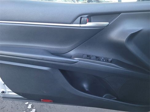 Used 2023 Toyota Camry SE image 13