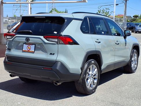 Used 2022 Toyota RAV4 XLE Premium FWD image 6