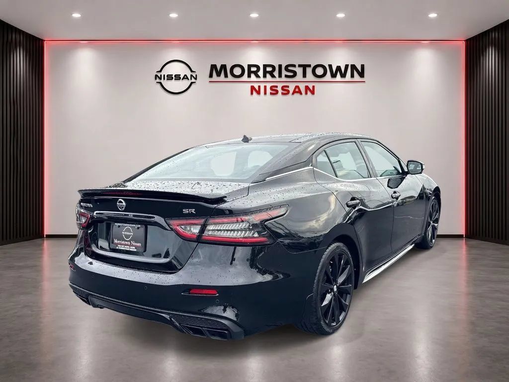 Used 2022 Nissan Maxima SR w/ Sport Mat Group FWD image 3