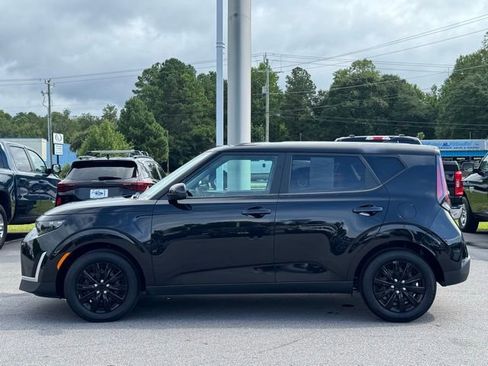 Used 2023 Kia Soul LX image 2