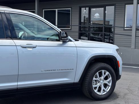 Used 2022 Jeep Grand Cherokee Limited AWD/4WD image 4