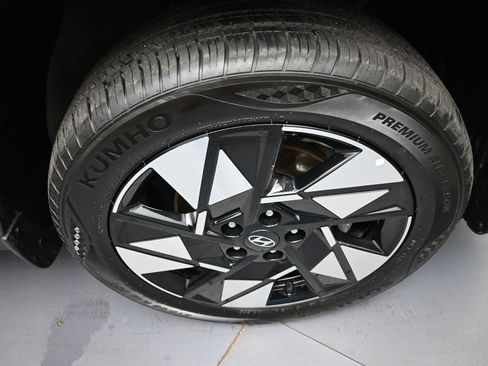 Certified 2025 Hyundai Kona SEL AWD/4WD image 13