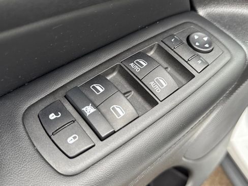 Used 2022 Jeep Grand Cherokee Limited image 19