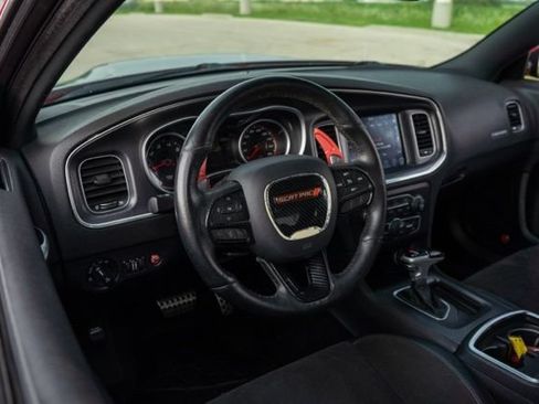 Used 2017 Dodge Charger R/T Scat Pack w/ Beats Audio Group RWD image 17