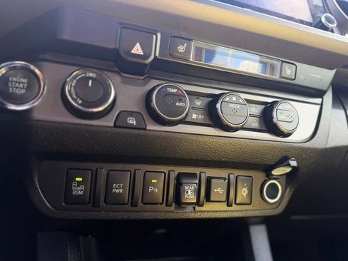 Used 2022 Toyota Tacoma TRD Pro AWD/4WD image 24