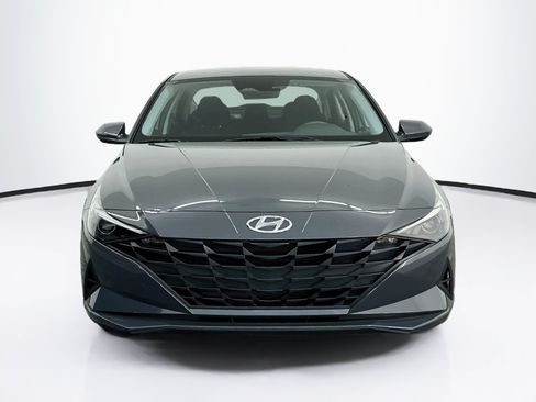 Used 2023 Hyundai Elantra SE w/ Cargo Package FWD image 2