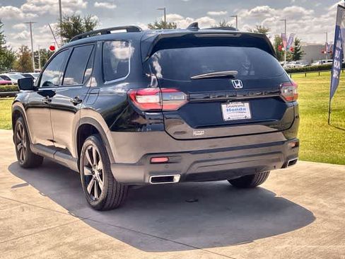 Certified 2025 Honda Pilot Black Edition image 5