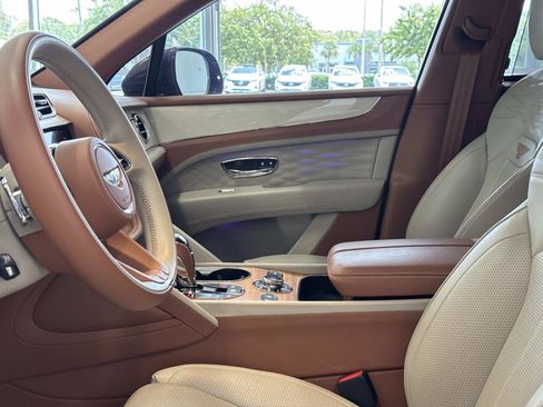 Used 2023 Bentley Bentayga Extended Wheelbase AWD/4WD image 14