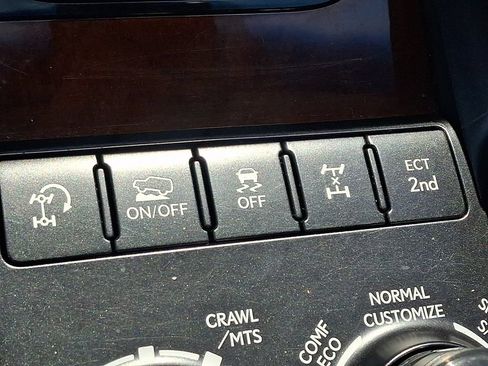 Used 2021 Lexus LX 570 4WD w/ Luxury Package image 25