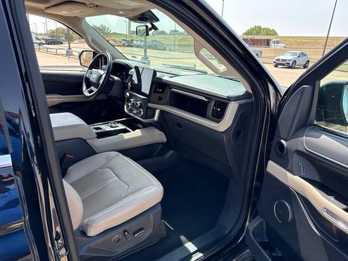 Used 2024 Ford Expedition Max Limited RWD image 15