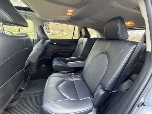Used 2023 Toyota Highlander XLE FWD image 23