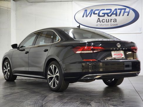 Used 2021 Volkswagen Passat 2.0T SE FWD image 9