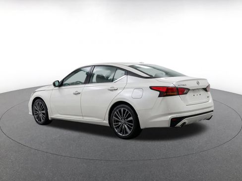 Used 2025 Nissan Altima 2.5 SV FWD image 7