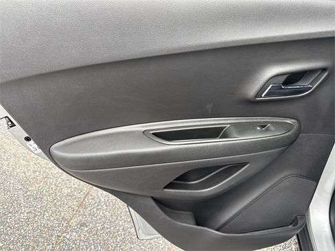 Used 2019 Chevrolet Trax LS w/ Tint and Cruise Package image 27