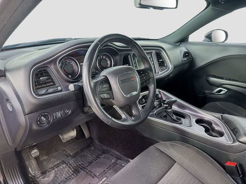 Used 2017 Dodge Challenger SXT RWD image 10