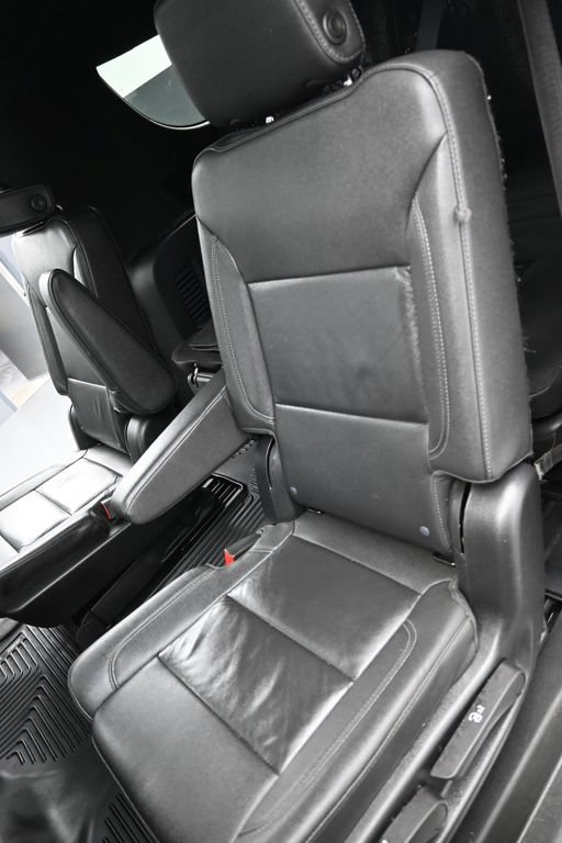 Used 2022 Chevrolet Suburban LT w/ LT Signature Plus Package AWD/4WD image 28