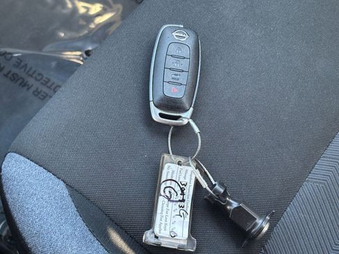 Used 2025 Nissan Versa SV FWD image 21