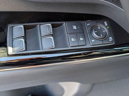 New 2026 Lexus LX 700h Luxury image 17