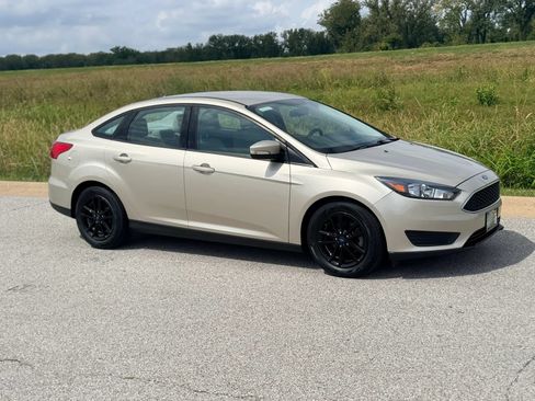 Used 2017 Ford Focus SE FWD image 34
