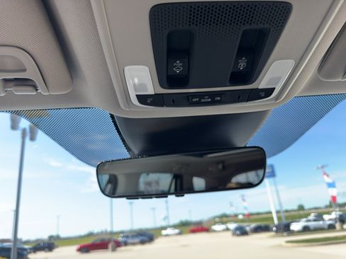 Used 2024 Honda Pilot Touring image 29