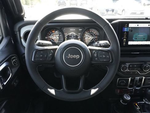 Used 2025 Jeep Wrangler Unlimited Sport AWD/4WD image 10