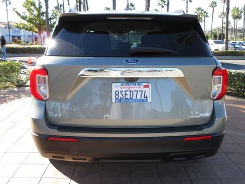 Certified 2020 Ford Explorer XLT image 3