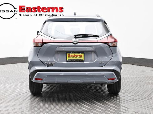 Used 2023 Nissan Kicks SR w/ SR Premium Package FWD image 6