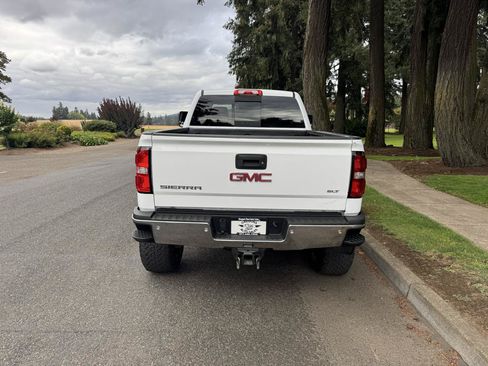 Used 2018 GMC Sierra 3500 SLT w/ Driver Alert Package AWD/4WD image 4