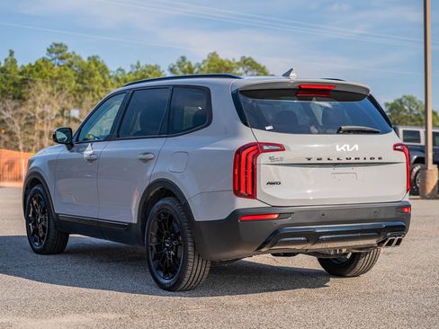 Used 2022 Kia Telluride SX w/ SX Prestige Package image 5