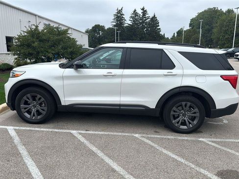 Used 2022 Ford Explorer XLT w/ XLT Sport Appearance Package AWD/4WD image 4